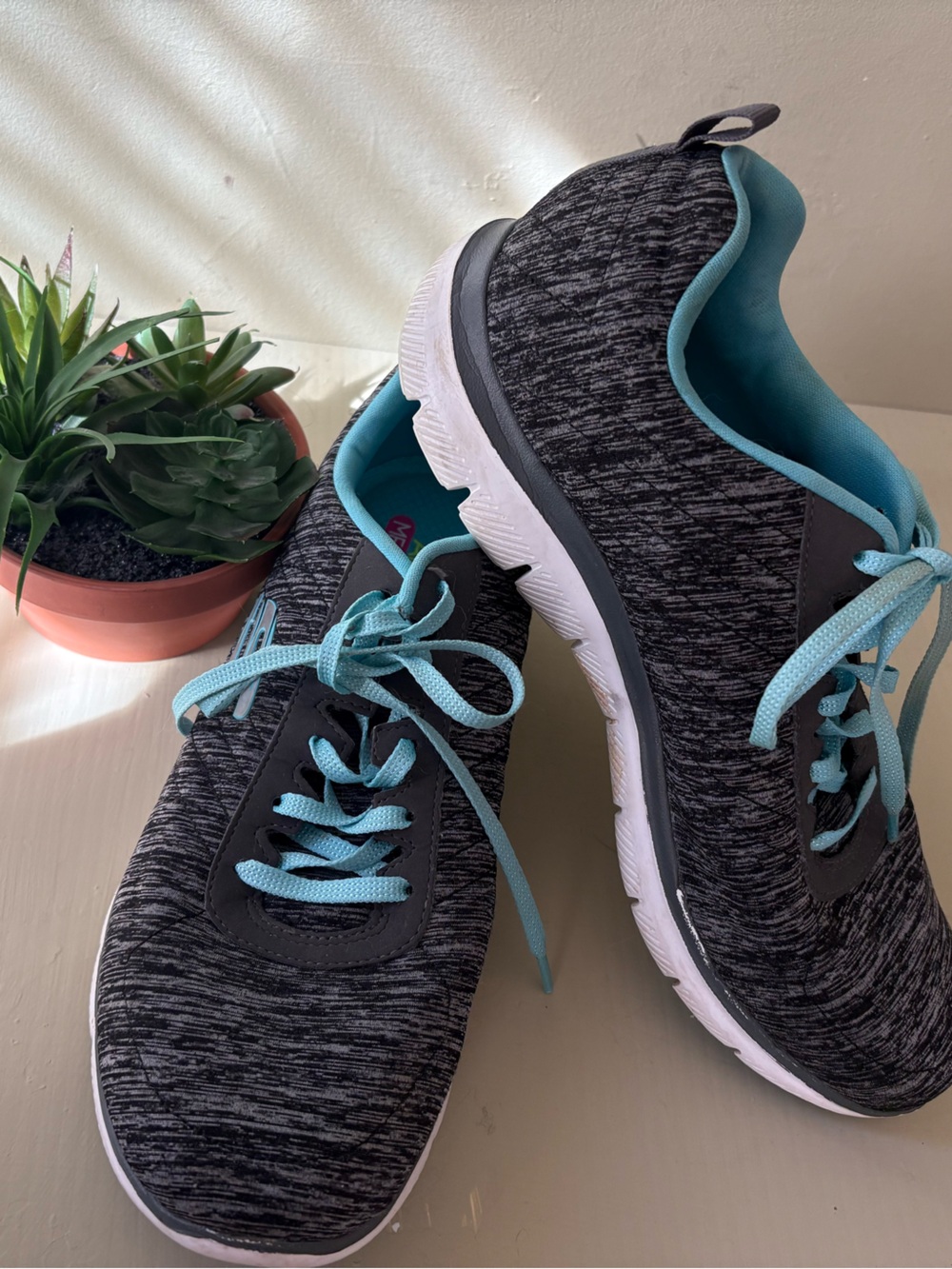 Skechers Women's Athletic Sneakers Black charcoal Teal Trim Sz 10
